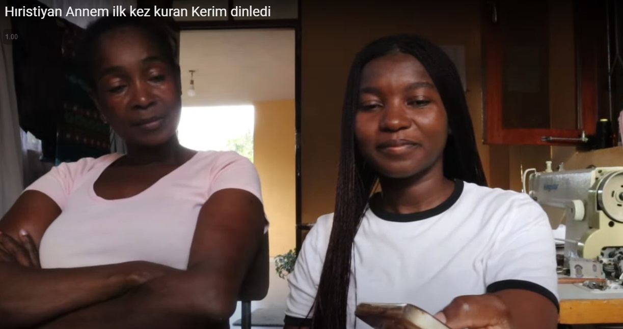 Hristiyan Annesine İlk Kez Kuran'ı Kerim Dinleten Afrikalı Kız!