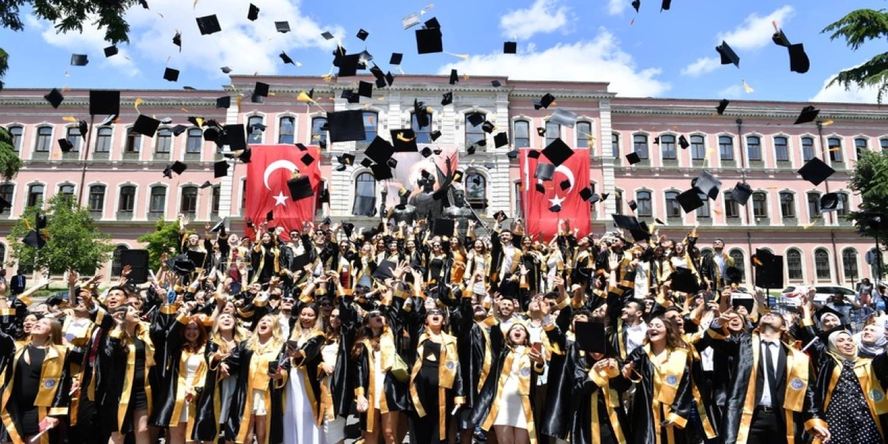 MEB'den Yeni Genelge: Mezuniyetler Yasaklandı! Öğretmenler ve Okul Müdürleri Uyarıldı!