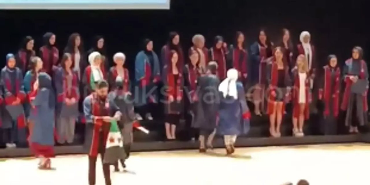 Suriye Değil Türkiye! Üniversitede Suriye Bayrağı Açıldı!