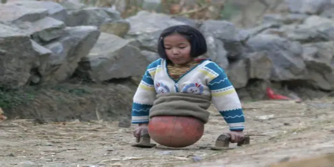 Bacakları Olmayan Küçük Kız Basketbol Kız Olarak Biliniyor Yaptıklarıyla Engellere Meydan Okuyor